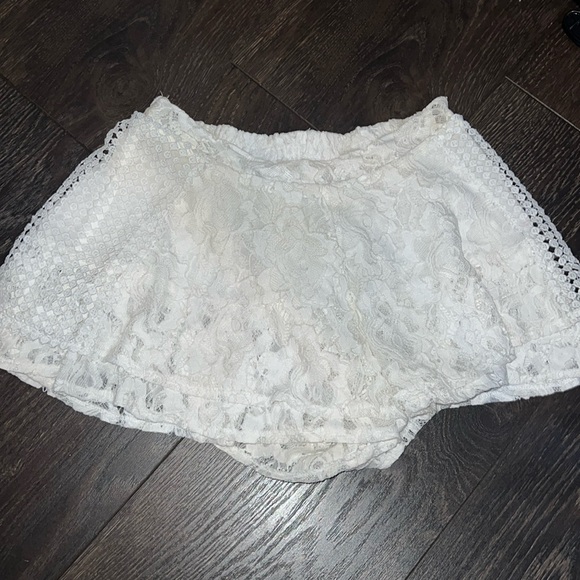 LF White Lace Shorts Size XS - Picture 3 of 8